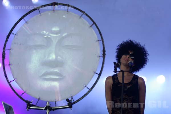 SHAKA PONK - 2010-06-27 - PARIS - Hippodrome de Longchamp - Sofia Samaha Achoun